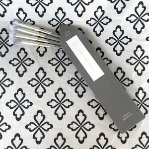 Complex Culture 4 makeup brush set NWOT - Bundle 2 or more items for 20% off.